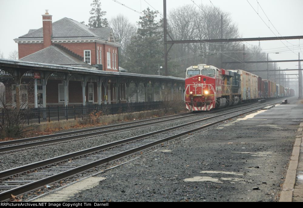 CSX 911 leads M404